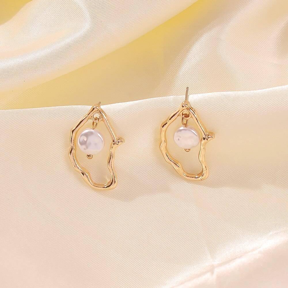 KMVEXO Gold Metal Geometric Baroque Irregular Imitation Pearl Earrings for Women 2020 Fashion Wedding Party Jewelry Pendientes KMVEXO Gold Metal Geometric Baroque Irregular Imitation Pearl Earrings for Women 2020 Fashion Wedding Party Jewelry Pendientes
